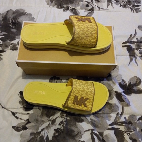 Michael Kors MK Platform Slide Sandals - Picture 1 of 12